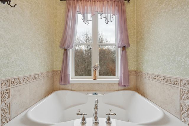 287 Plainview Drive, River Falls, WI 54022