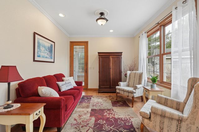 287 Plainview Drive, River Falls, WI 54022