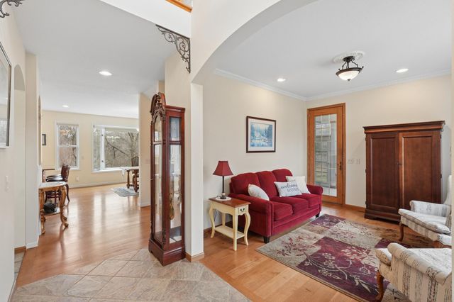 287 Plainview Drive, River Falls, WI 54022