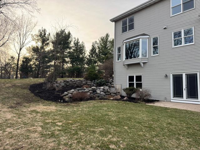 287 Plainview Drive, River Falls, WI 54022