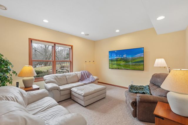 287 Plainview Drive, River Falls, WI 54022