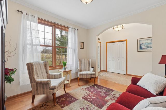 287 Plainview Drive, River Falls, WI 54022