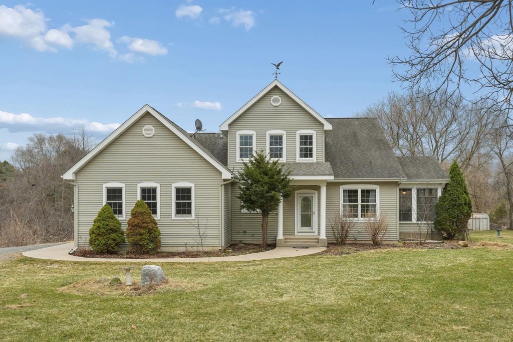 287 Plainview Drive, River Falls, WI 54022