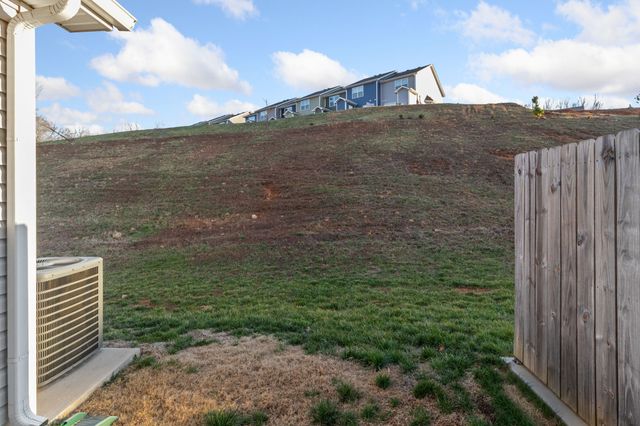 218 Woodland Valley Ln, Clarksville, TN 37040