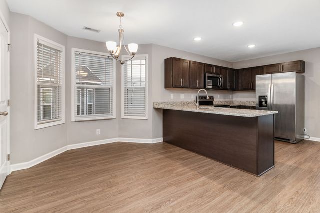 218 Woodland Valley Ln, Clarksville, TN 37040