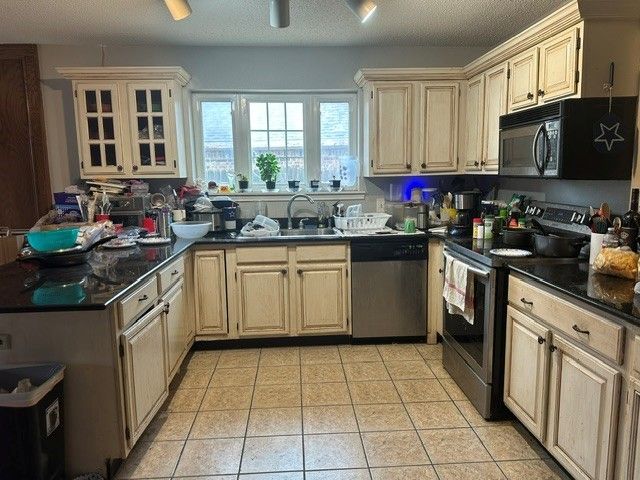 6944 Bentley Avenue, Fort Worth, TX 76137