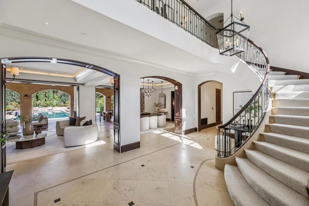 Image 20 of property listing at 2 Somerset Lane, Atherton, CA 94027