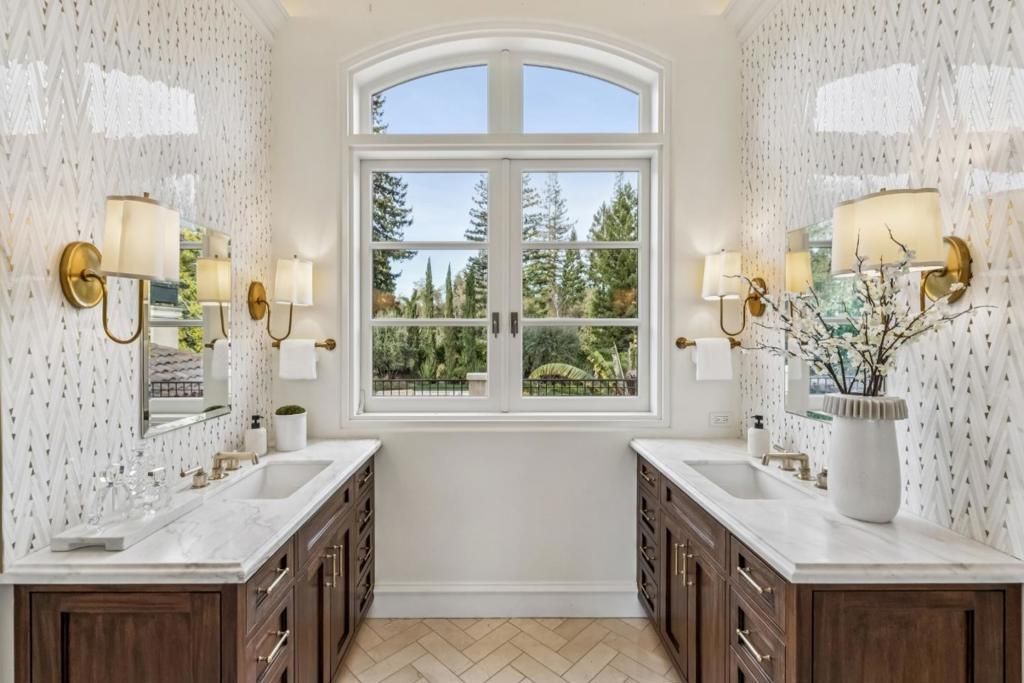 Image 27 of property listing at 2 Somerset Lane, Atherton, CA 94027