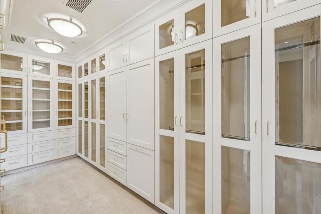 Image 28 of property listing at 2 Somerset Lane, Atherton, CA 94027