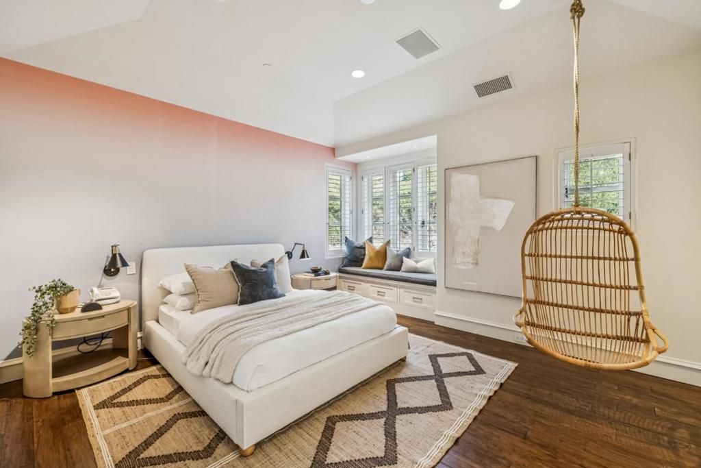 Image 31 of property listing at 2 Somerset Lane, Atherton, CA 94027