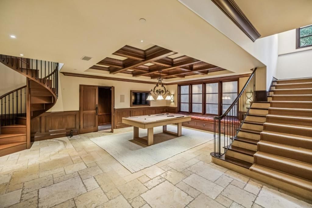 Image 33 of property listing at 2 Somerset Lane, Atherton, CA 94027