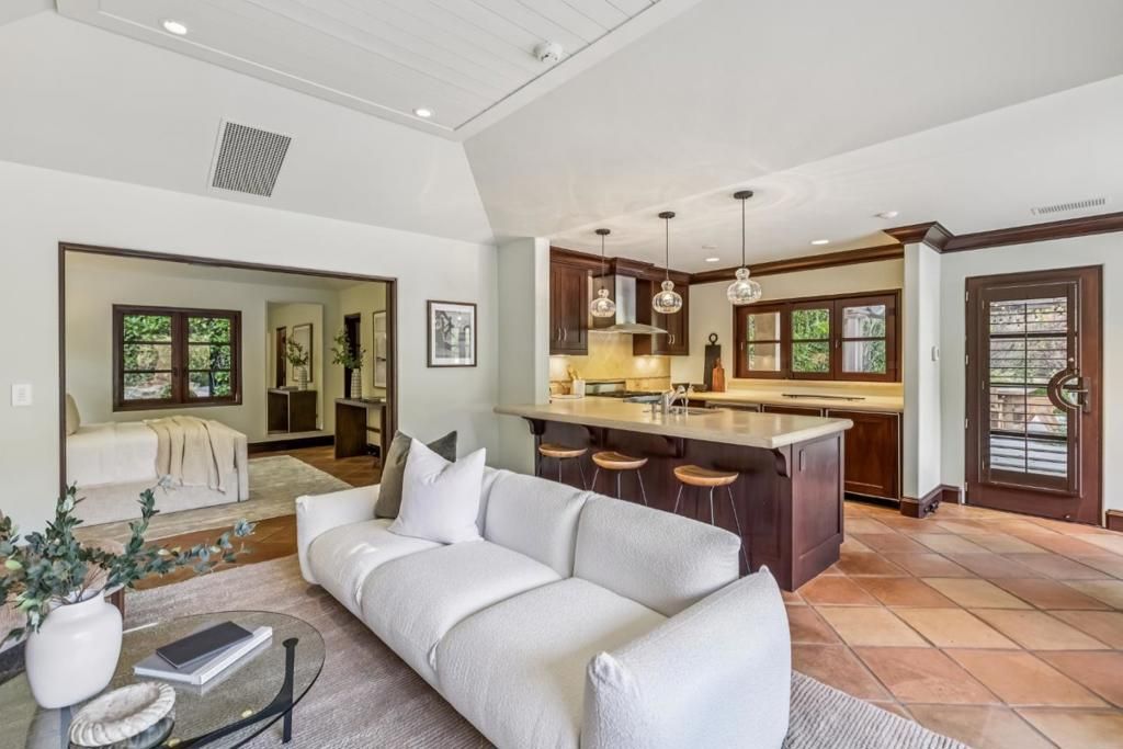 Image 40 of property listing at 2 Somerset Lane, Atherton, CA 94027