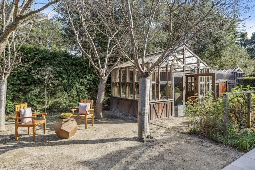 Image 41 of property listing at 2 Somerset Lane, Atherton, CA 94027