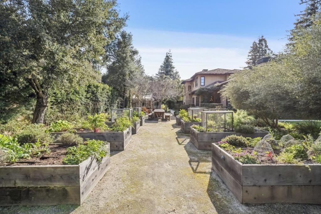 Image 44 of property listing at 2 Somerset Lane, Atherton, CA 94027