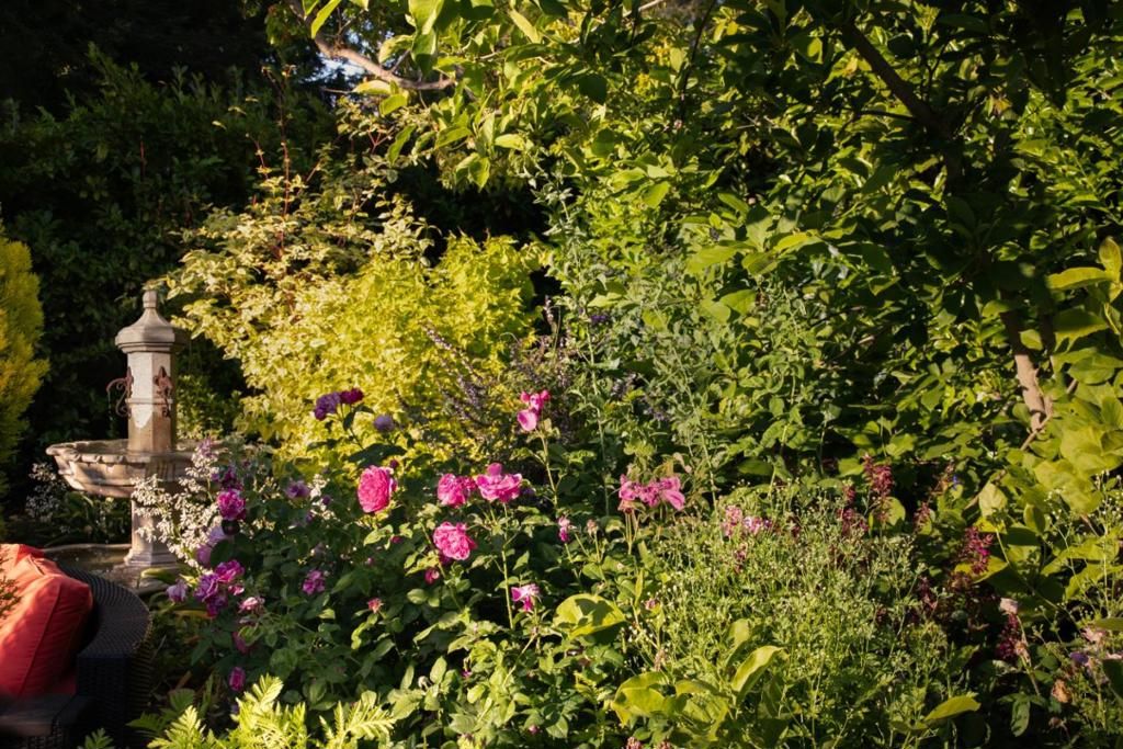 Image 53 of property listing at 2 Somerset Lane, Atherton, CA 94027