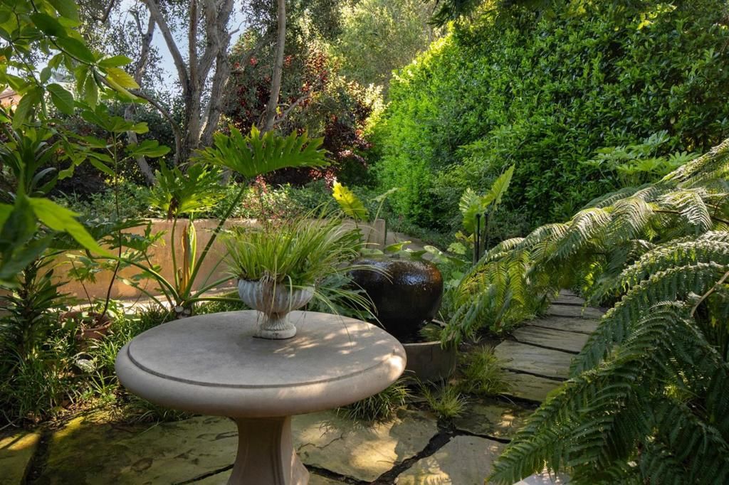 Image 56 of property listing at 2 Somerset Lane, Atherton, CA 94027