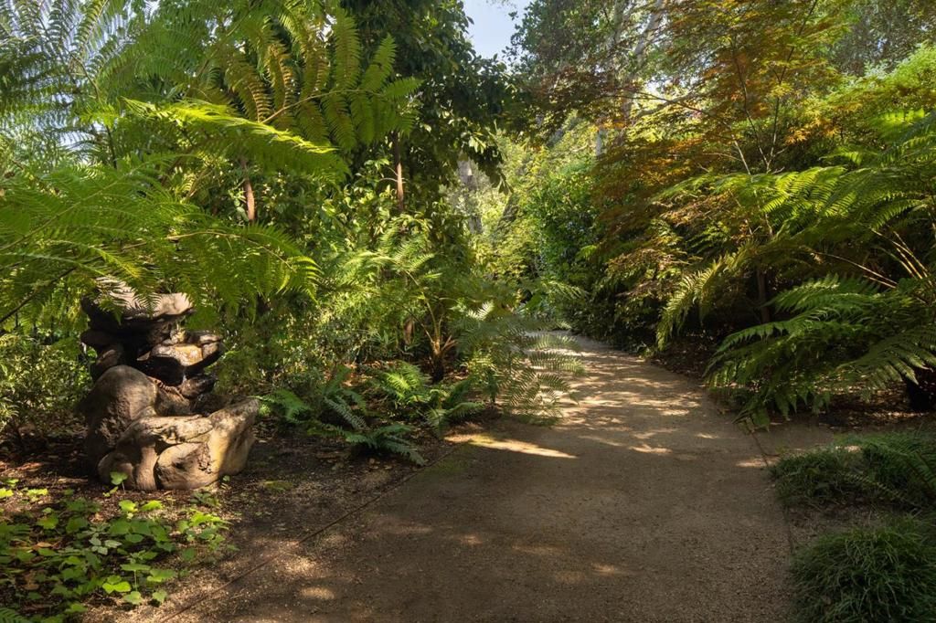 Image 58 of property listing at 2 Somerset Lane, Atherton, CA 94027