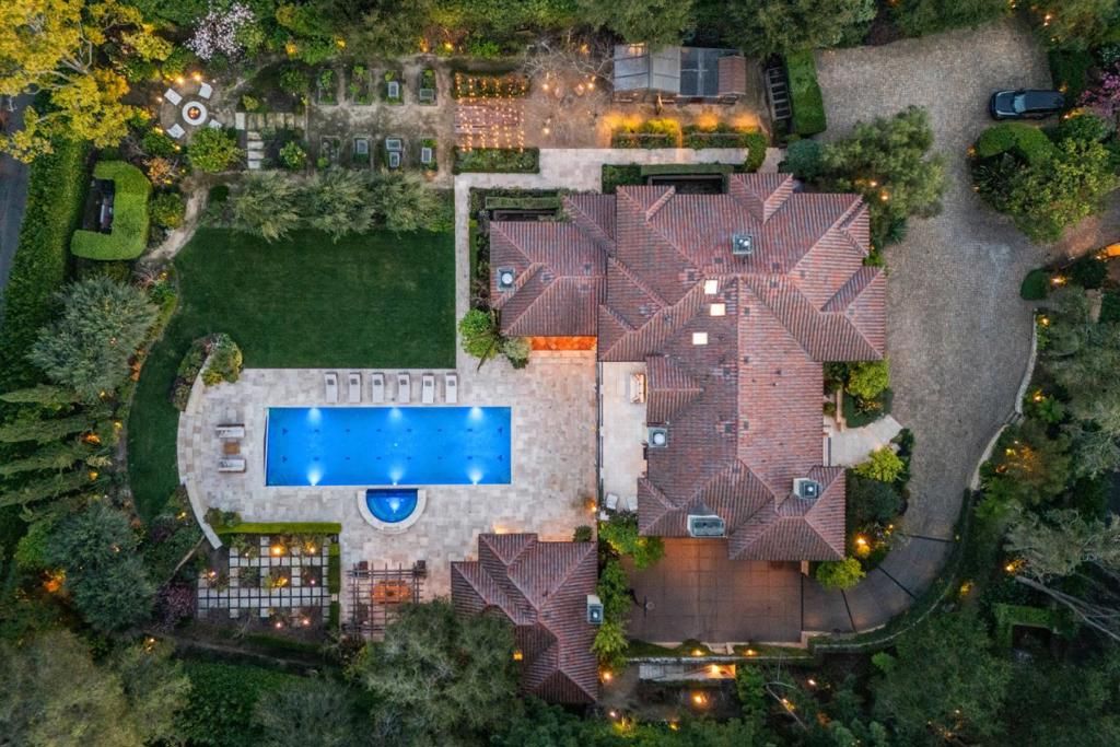 Image 62 of property listing at 2 Somerset Lane, Atherton, CA 94027