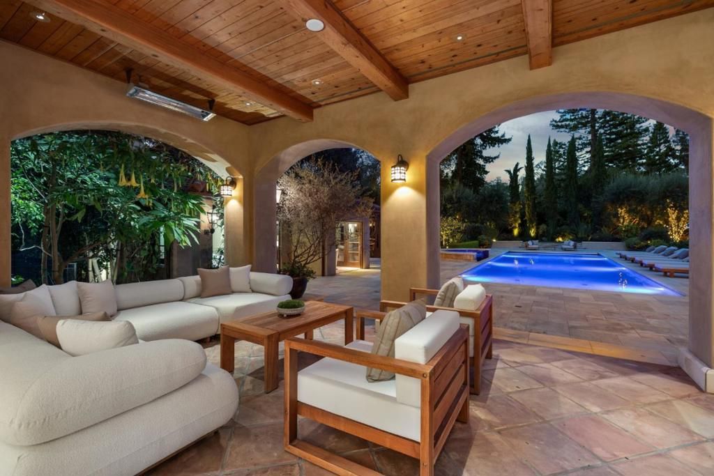 Image 9 of property listing at 2 Somerset Lane, Atherton, CA 94027