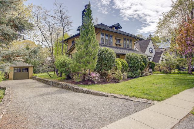 78 Hickory Grove Drive W, Larchmont, NY 10538