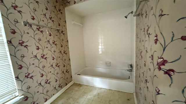 4227 Willow Beach Drive, Houston, TX 77072