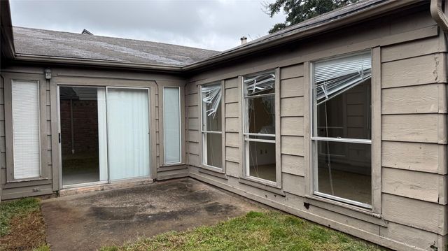 4227 Willow Beach Drive, Houston, TX 77072