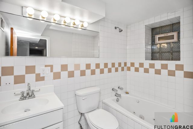 2744 W Warren Boulevard 1, Chicago, IL 60612