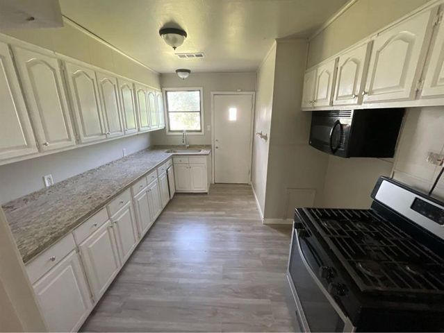 1112 W 5th Street, Port Arthur, TX 77640