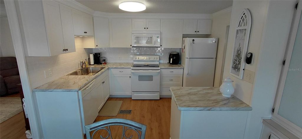 Image 8 of property listing at 2127 MANOA DRIVE, Holiday, FL 34691