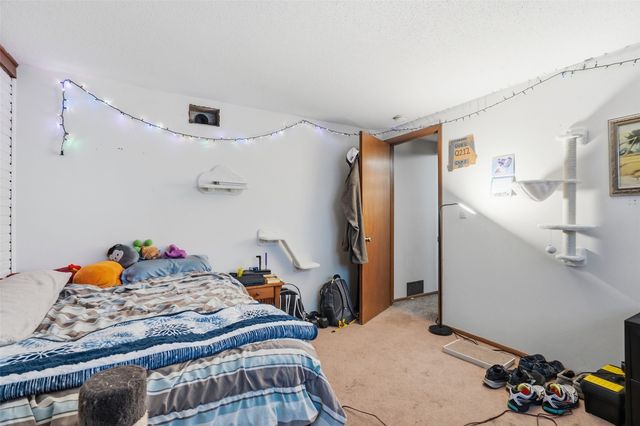 159 Crestridge Drive NW, Cedar Rapids, IA 52405