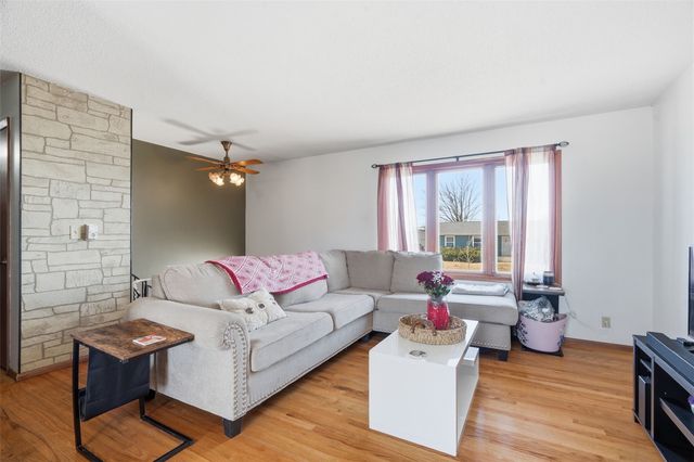 159 Crestridge Drive NW, Cedar Rapids, IA 52405