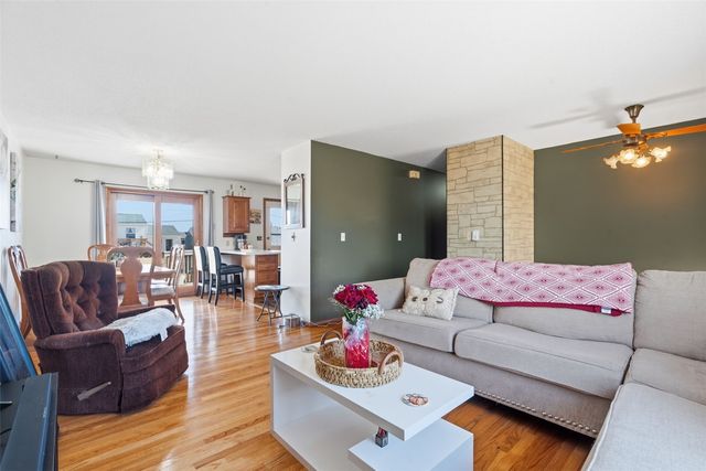 159 Crestridge Drive NW, Cedar Rapids, IA 52405