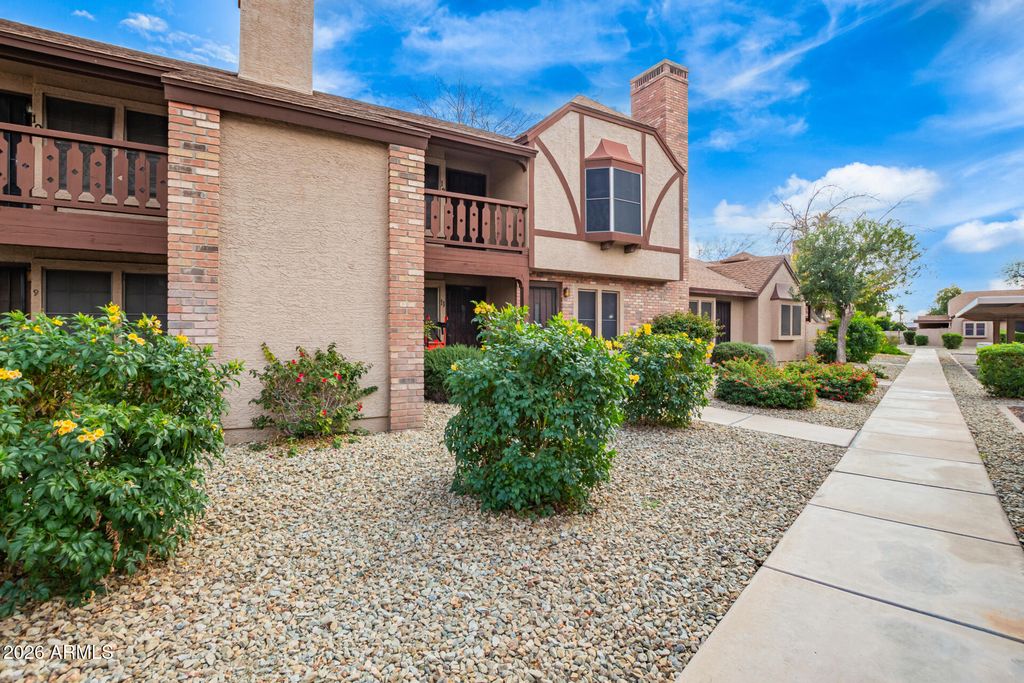 Image 1 of property listing at 8111 W WACKER Road 13, Peoria, AZ 85381