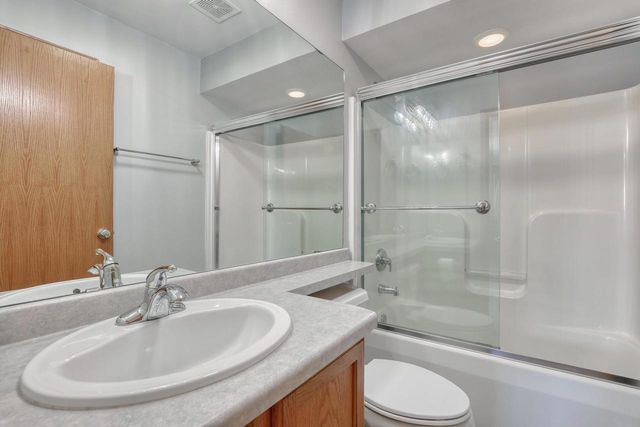 419 Majeskie DRIVE, Pewaukee, WI 53072