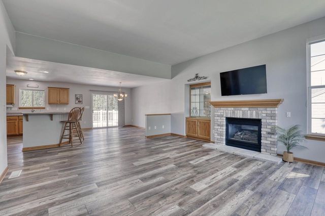 419 Majeskie DRIVE, Pewaukee, WI 53072
