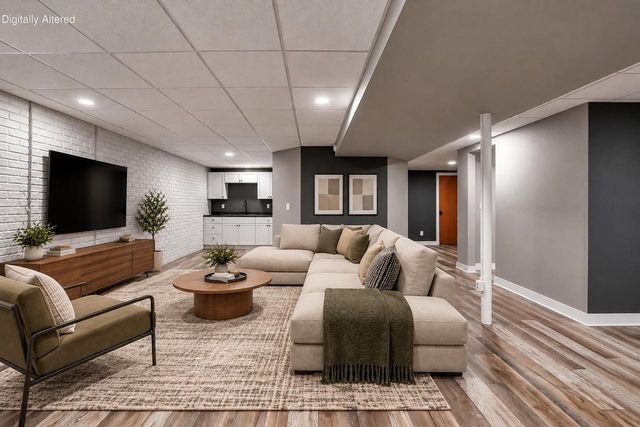 419 Majeskie DRIVE, Pewaukee, WI 53072