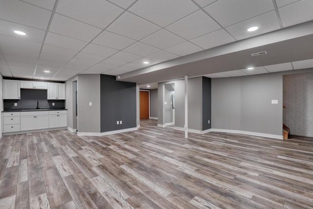 419 Majeskie DRIVE, Pewaukee, WI 53072