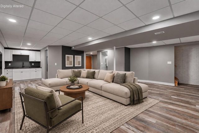 419 Majeskie DRIVE, Pewaukee, WI 53072