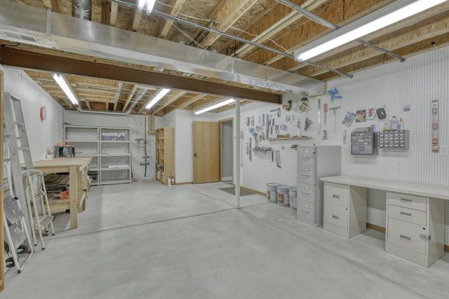 419 Majeskie DRIVE, Pewaukee, WI 53072