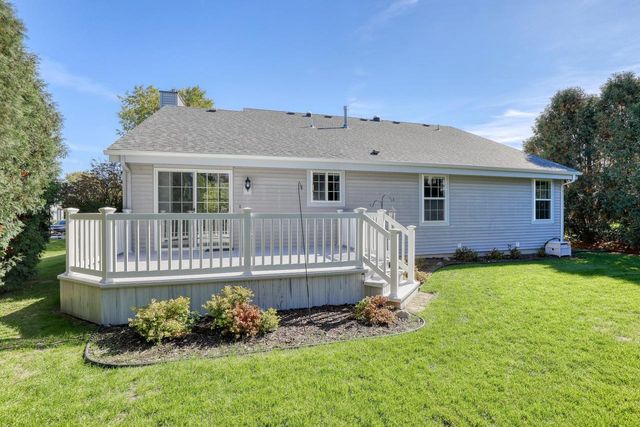 419 Majeskie DRIVE, Pewaukee, WI 53072