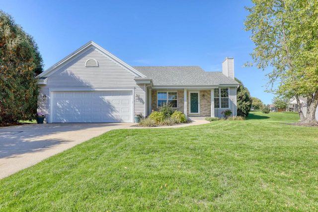 419 Majeskie DRIVE, Pewaukee, WI 53072