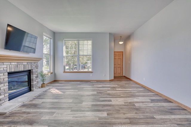 419 Majeskie DRIVE, Pewaukee, WI 53072