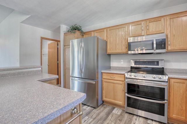 419 Majeskie DRIVE, Pewaukee, WI 53072