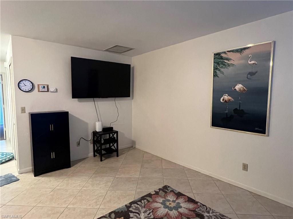 Image 4 of property listing at 4513 SW 8th CT 109, Cape Coral, FL 33914