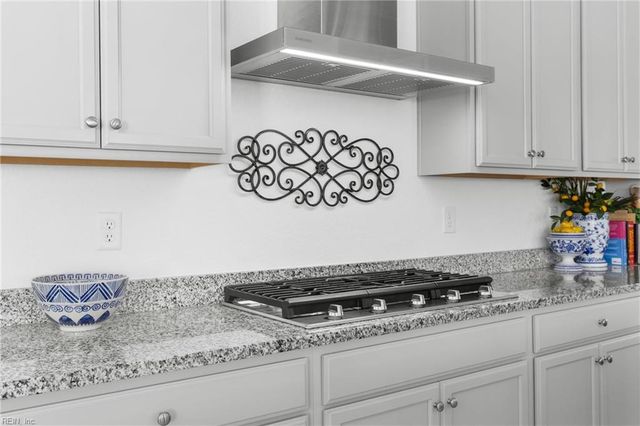 206 Ryker RD E, Moyock, NC 27958