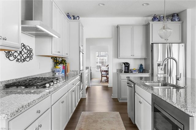 206 Ryker RD E, Moyock, NC 27958