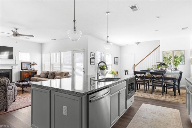 206 Ryker RD E, Moyock, NC 27958