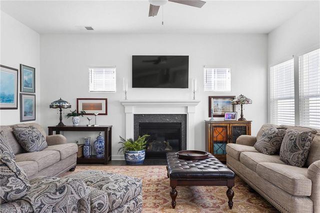 206 Ryker RD E, Moyock, NC 27958