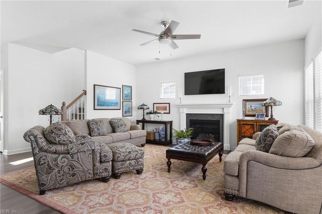 206 Ryker RD E, Moyock, NC 27958