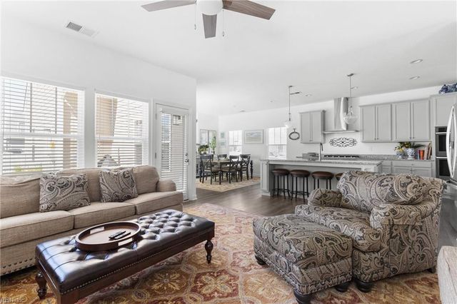 206 Ryker RD E, Moyock, NC 27958